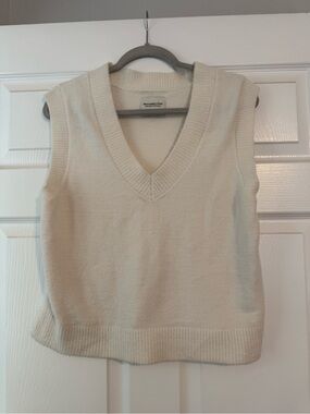 Abercrombie & Fitch Cream V-Neck Sweater Vest